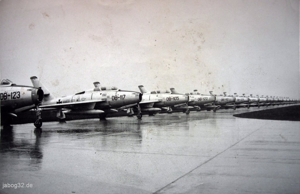 Flightline mit F-84F